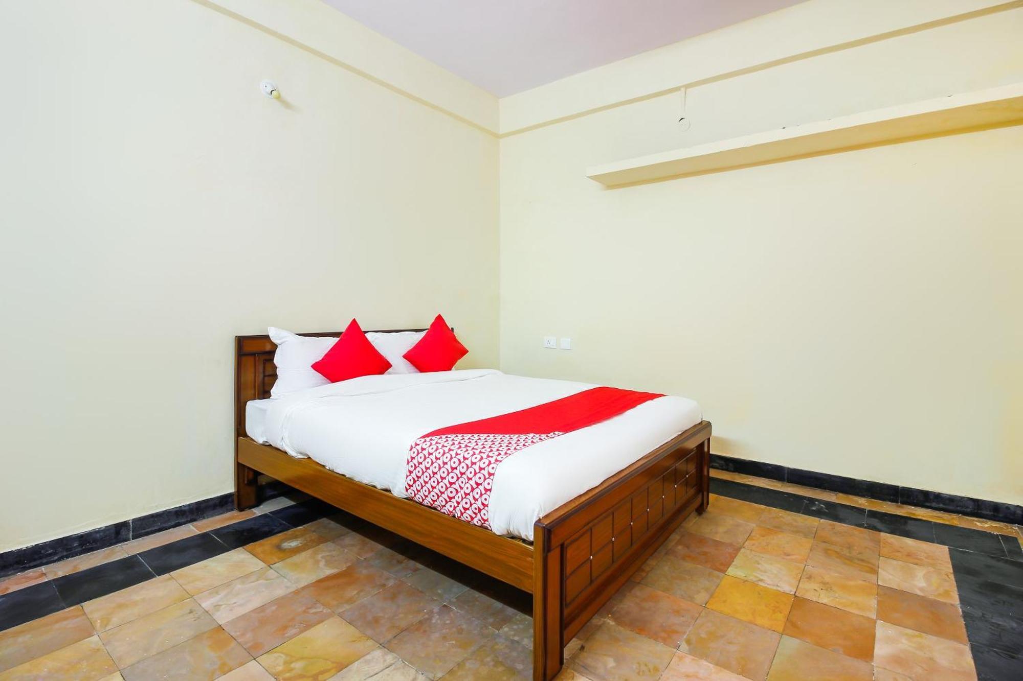 Hotel O Sai Residency Near Sr Nagar Metro Station Hyderabad Bagian luar foto